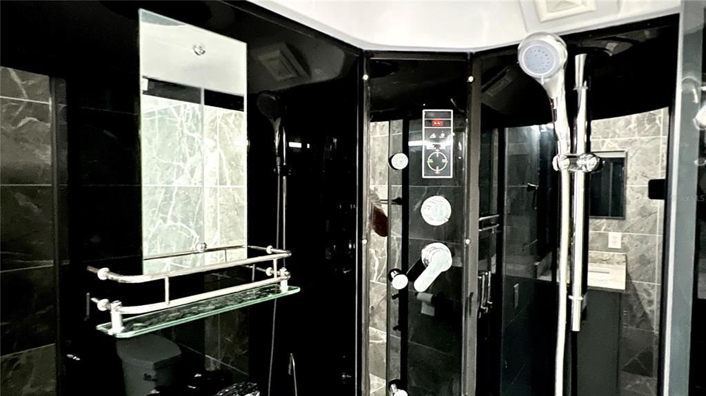 For Sale: $959,999 (6 beds, 4 baths, 3141 Square Feet)