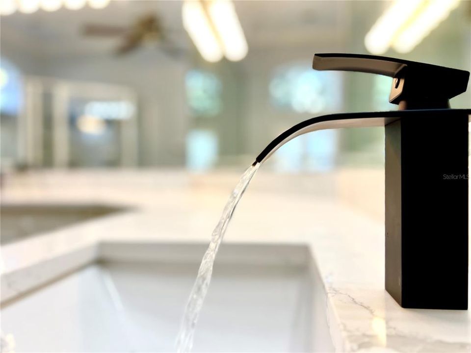 For Sale: $959,999 (6 beds, 4 baths, 3141 Square Feet)