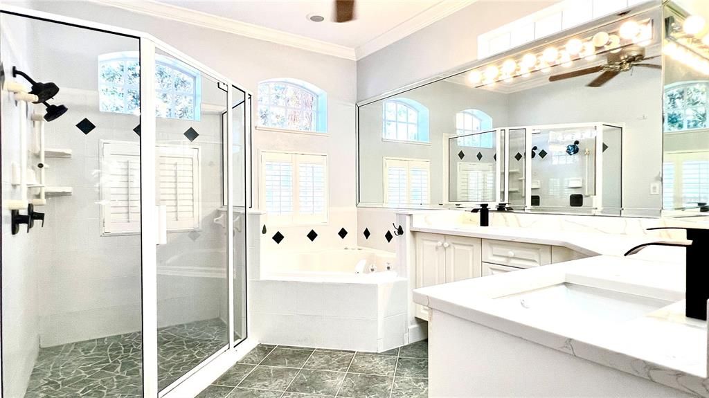 For Sale: $959,999 (6 beds, 4 baths, 3141 Square Feet)