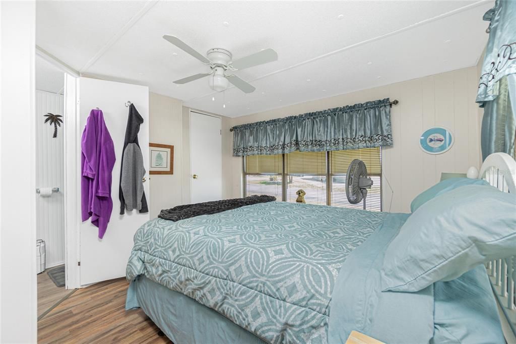 Active With Contract: $138,000 (2 beds, 2 baths, 784 Square Feet)