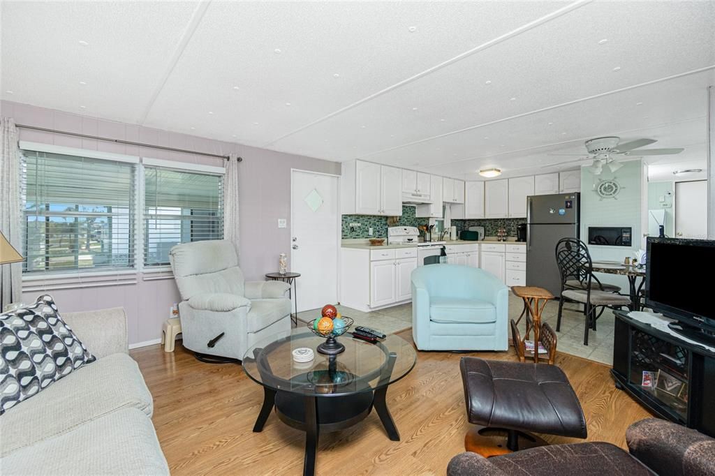 Active With Contract: $138,000 (2 beds, 2 baths, 784 Square Feet)