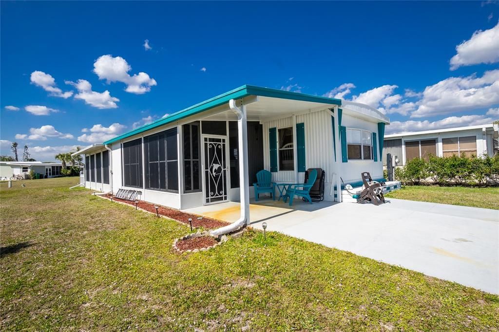 Active With Contract: $138,000 (2 beds, 2 baths, 784 Square Feet)
