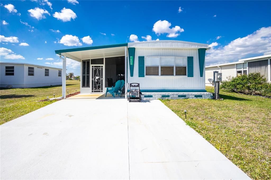 Active With Contract: $138,000 (2 beds, 2 baths, 784 Square Feet)