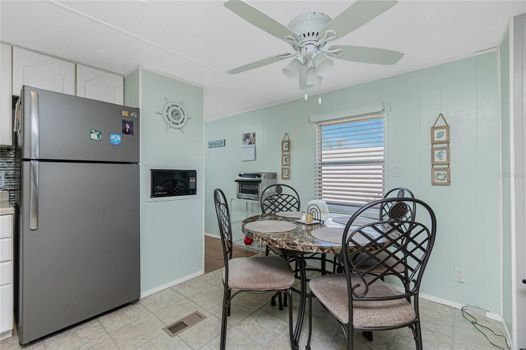 Active With Contract: $138,000 (2 beds, 2 baths, 784 Square Feet)
