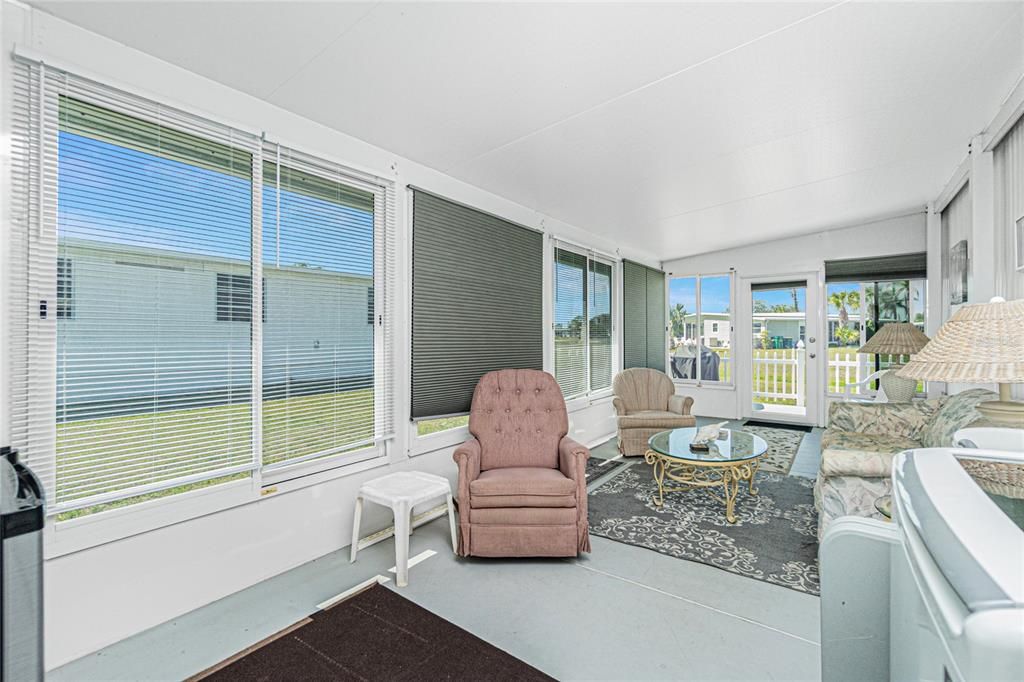 Active With Contract: $138,000 (2 beds, 2 baths, 784 Square Feet)