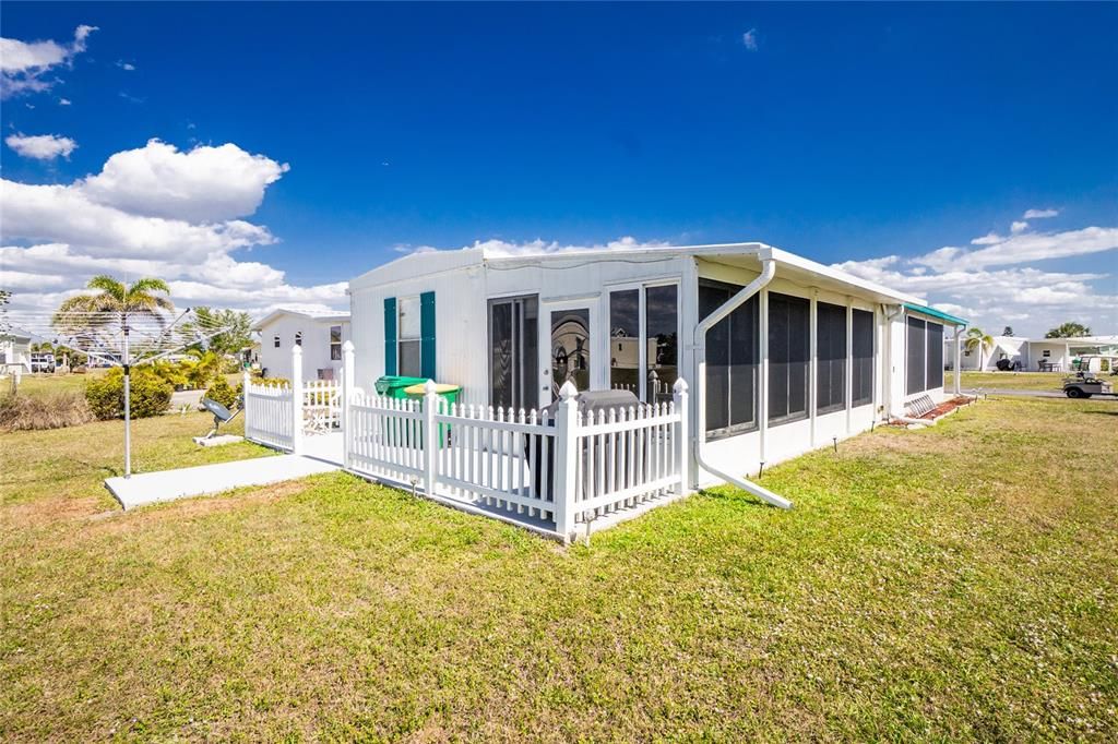 Active With Contract: $138,000 (2 beds, 2 baths, 784 Square Feet)