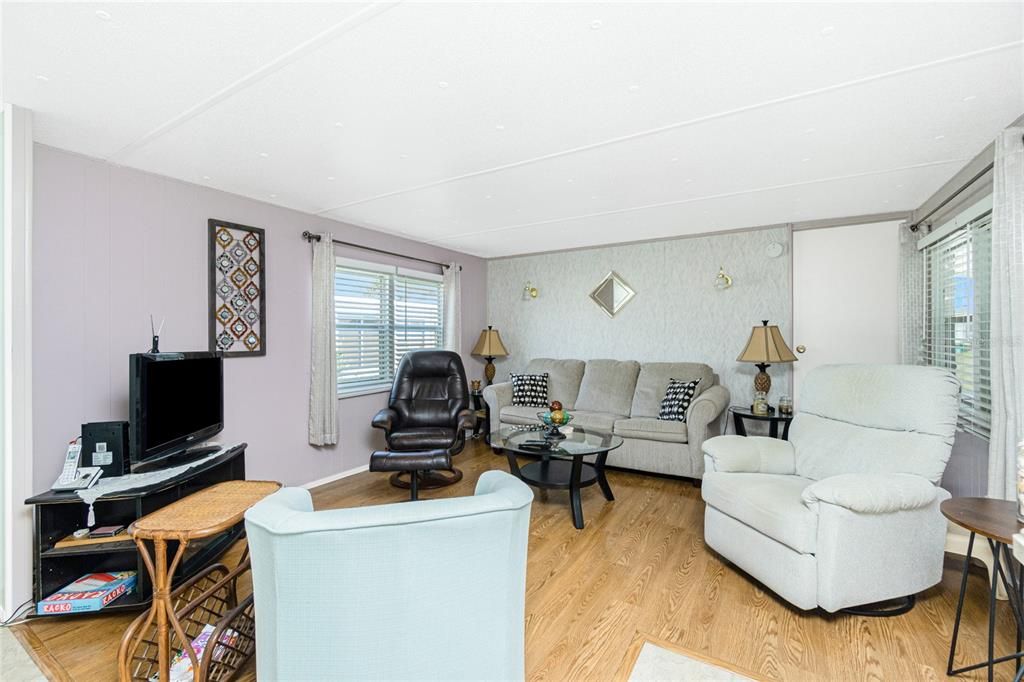 Active With Contract: $138,000 (2 beds, 2 baths, 784 Square Feet)