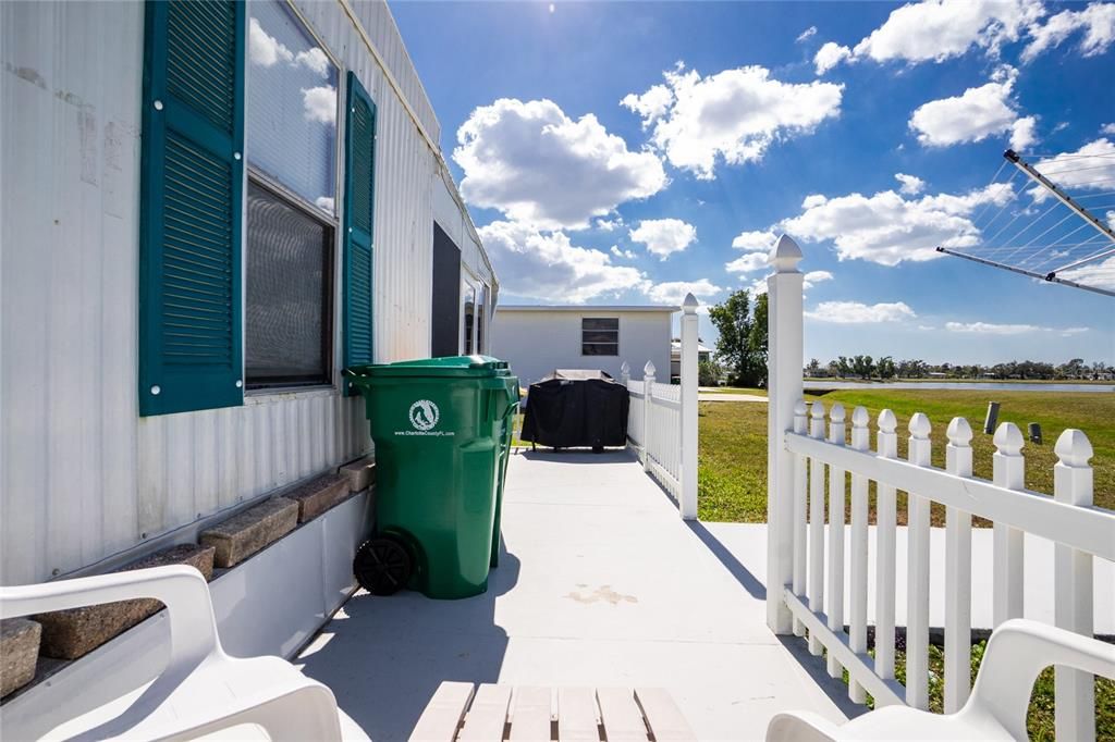 Active With Contract: $138,000 (2 beds, 2 baths, 784 Square Feet)