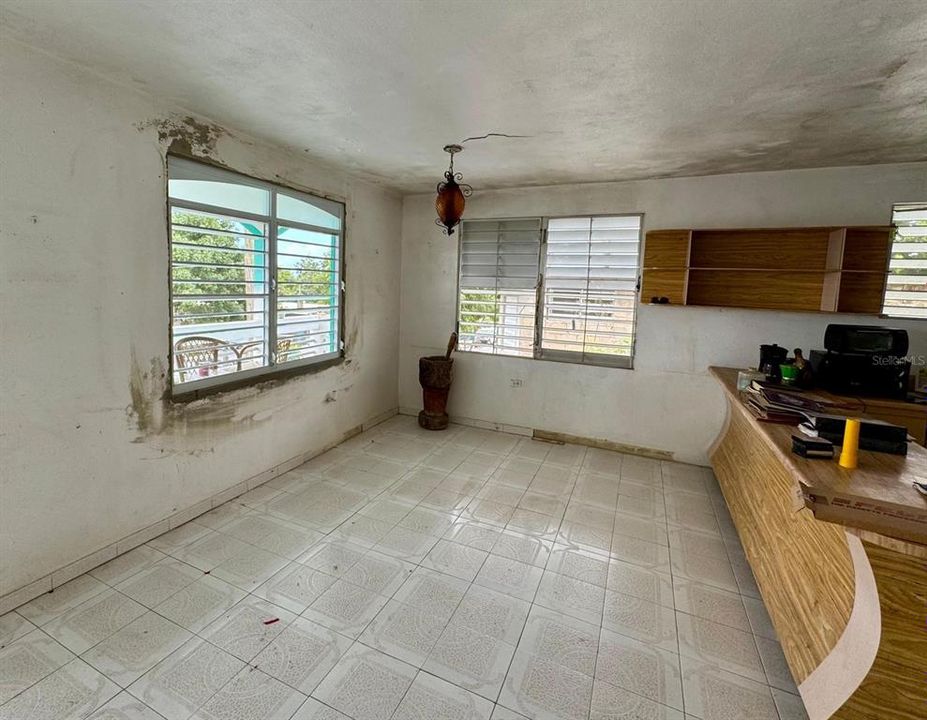 For Sale: $375,000 (4 beds, 3 baths, 1536 Square Feet)