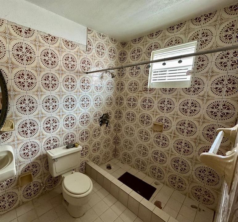 For Sale: $375,000 (4 beds, 3 baths, 1536 Square Feet)