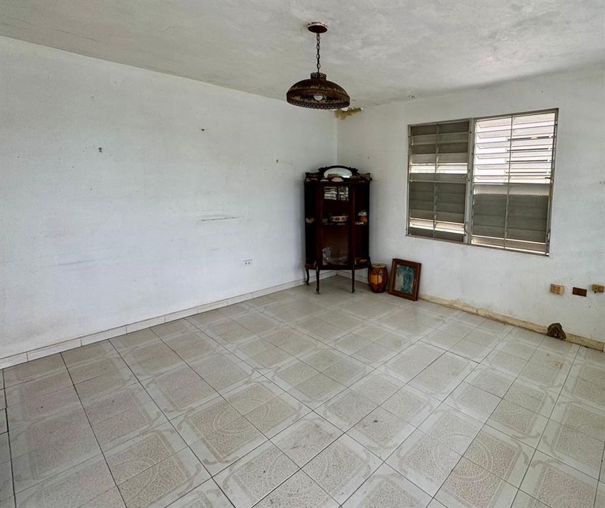 For Sale: $375,000 (4 beds, 3 baths, 1536 Square Feet)