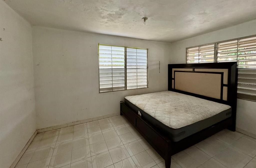 For Sale: $375,000 (4 beds, 3 baths, 1536 Square Feet)