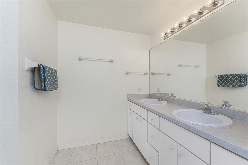 Active With Contract: $249,900 (3 beds, 2 baths, 1610 Square Feet)