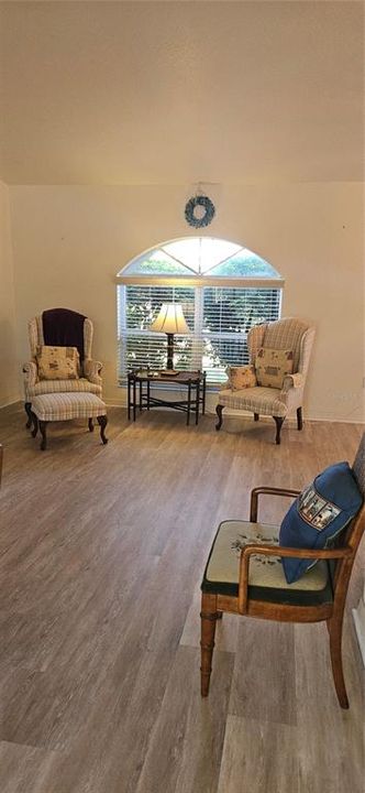 Active With Contract: $249,900 (3 beds, 2 baths, 1610 Square Feet)