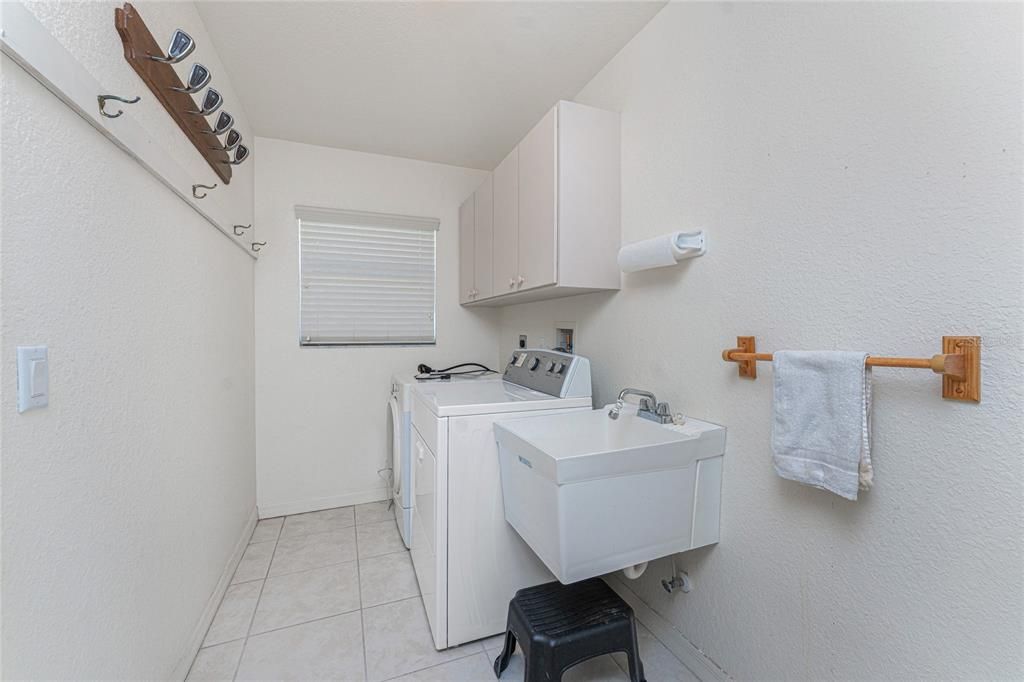 Active With Contract: $249,900 (3 beds, 2 baths, 1610 Square Feet)