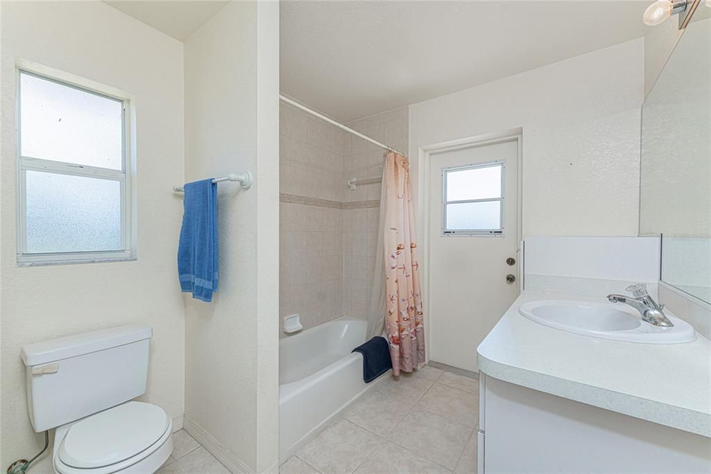 Active With Contract: $249,900 (3 beds, 2 baths, 1610 Square Feet)