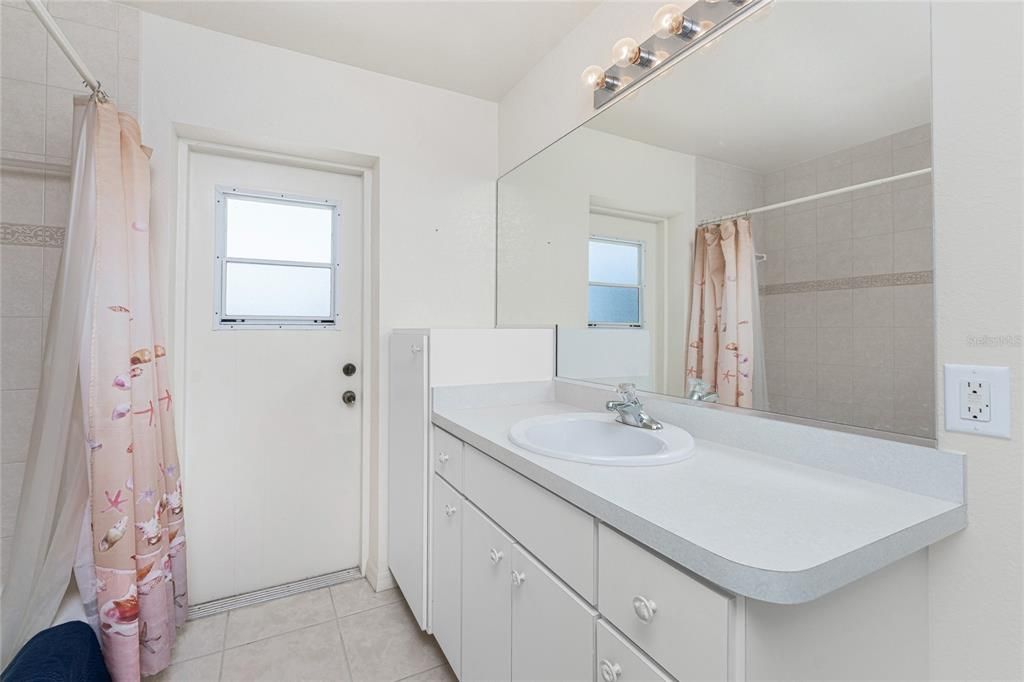 Active With Contract: $249,900 (3 beds, 2 baths, 1610 Square Feet)