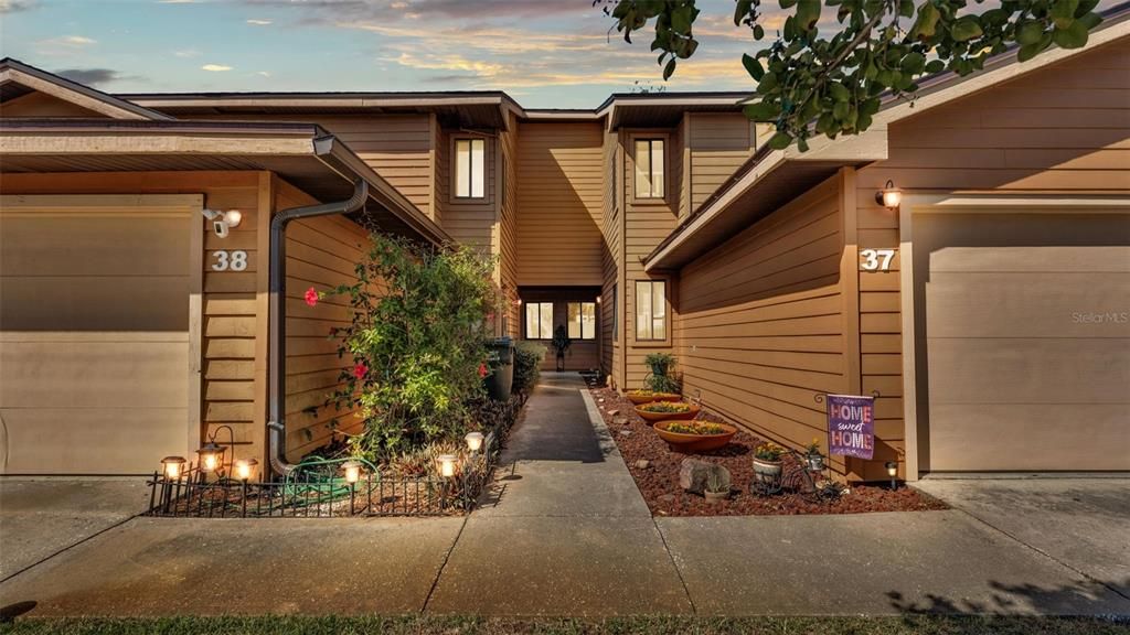 最近售出: $225,900 (2 贝兹, 2 浴室, 1121 平方英尺)