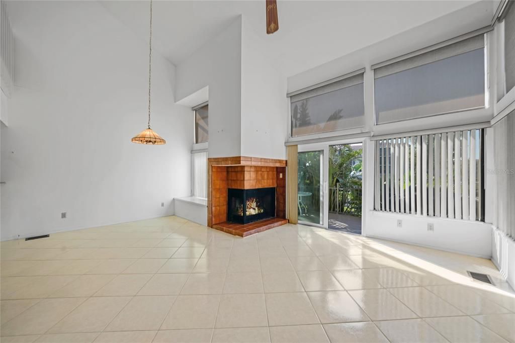 En Venta: $230,000 (3 camas, 2 baños, 1618 Pies cuadrados)