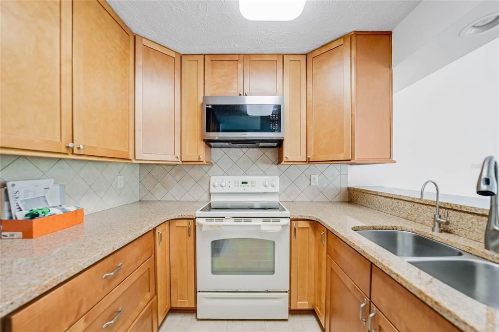 En Venta: $230,000 (3 camas, 2 baños, 1618 Pies cuadrados)