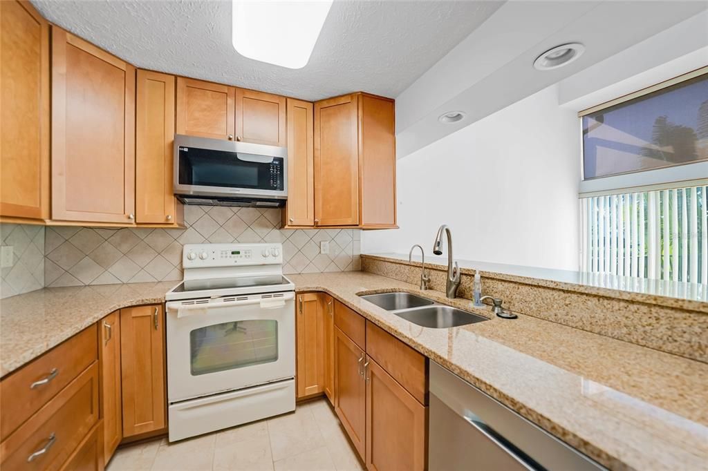 En Venta: $230,000 (3 camas, 2 baños, 1618 Pies cuadrados)