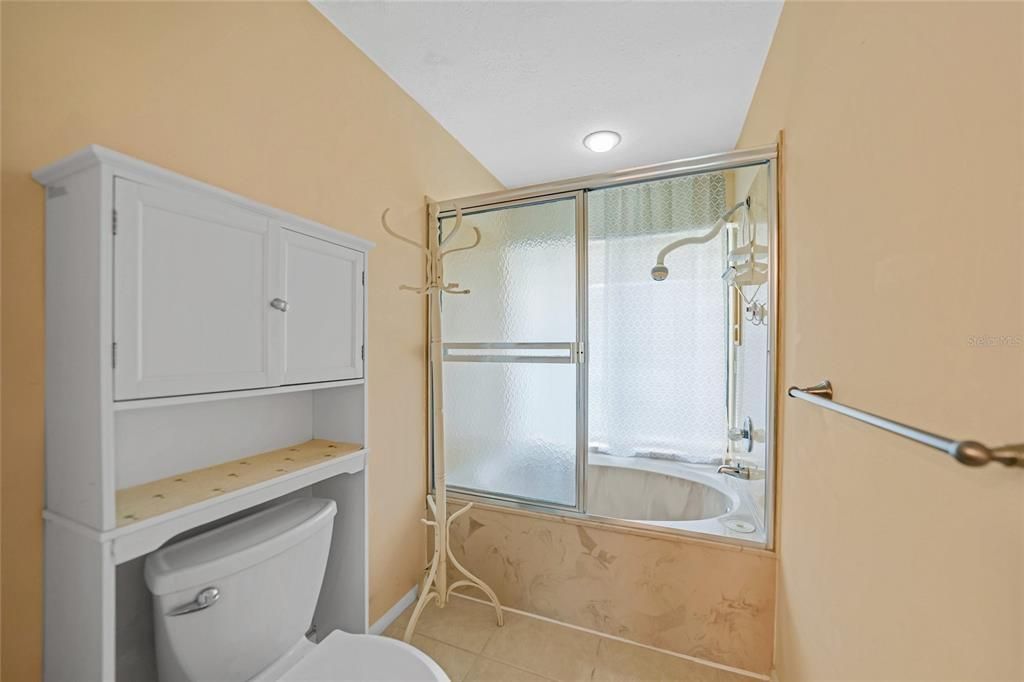 En Venta: $230,000 (3 camas, 2 baños, 1618 Pies cuadrados)