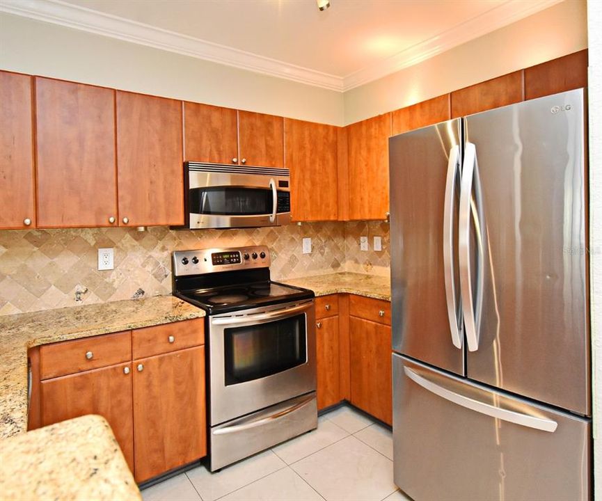 For Sale: $214,900 (1 beds, 1 baths, 685 Square Feet)