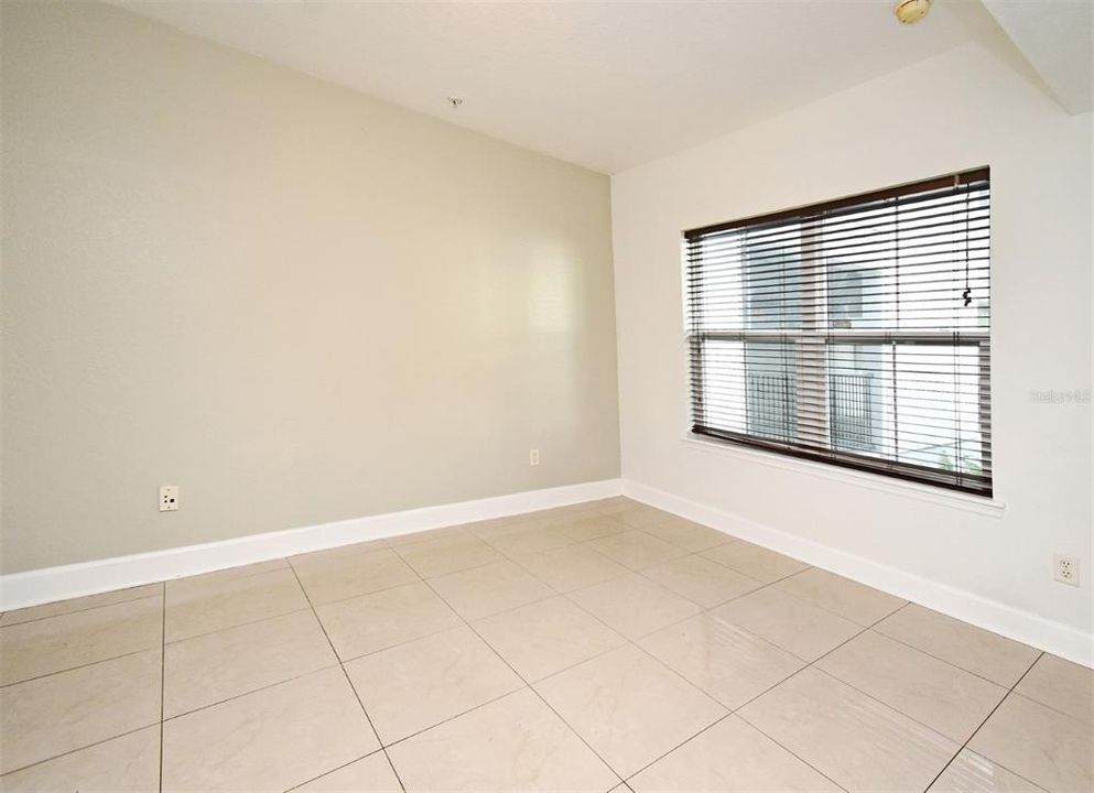 For Sale: $214,900 (1 beds, 1 baths, 685 Square Feet)