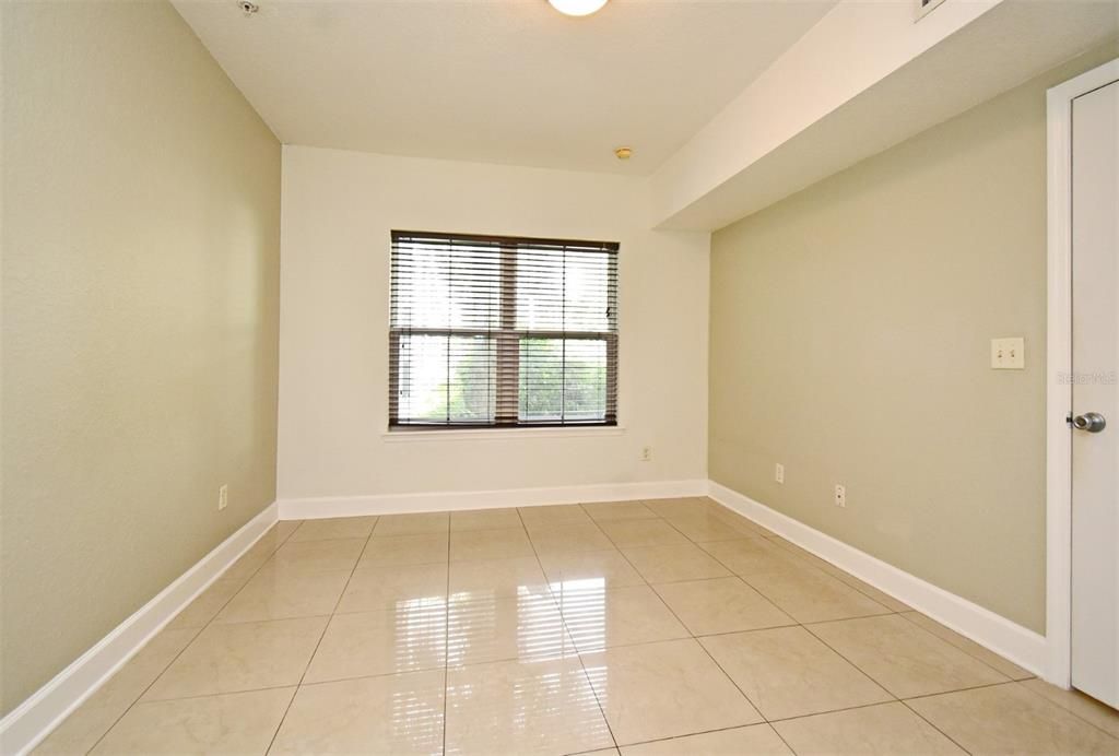 For Sale: $214,900 (1 beds, 1 baths, 685 Square Feet)