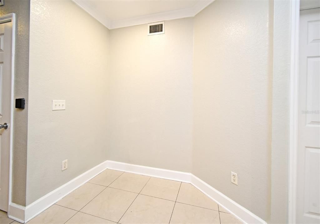 For Sale: $214,900 (1 beds, 1 baths, 685 Square Feet)