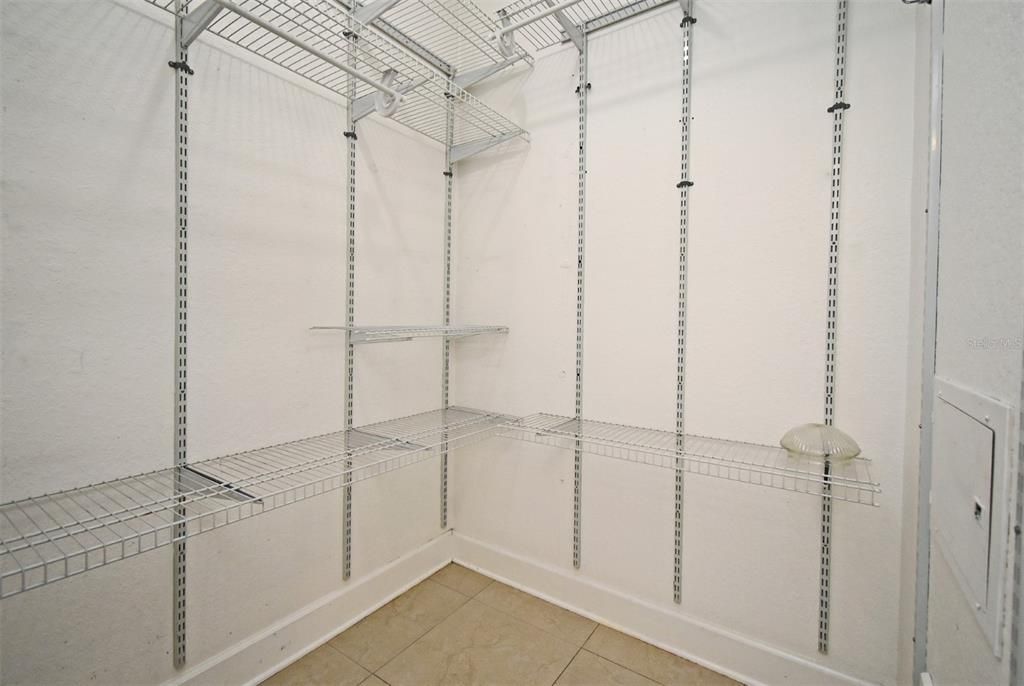 For Sale: $214,900 (1 beds, 1 baths, 685 Square Feet)