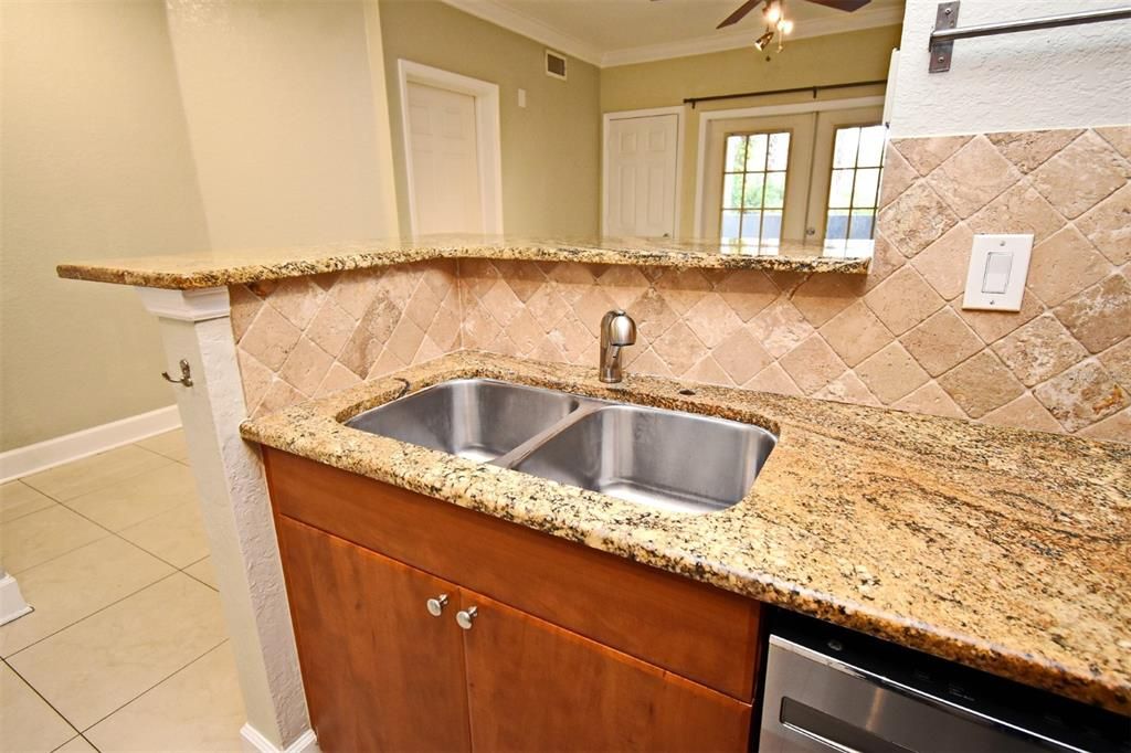 For Sale: $214,900 (1 beds, 1 baths, 685 Square Feet)