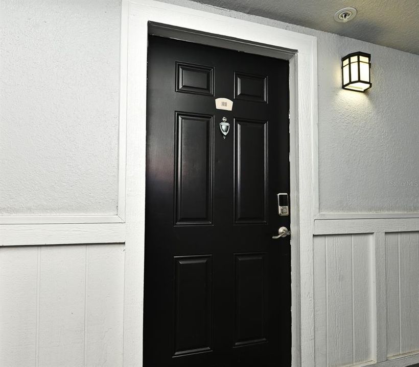 For Sale: $214,900 (1 beds, 1 baths, 685 Square Feet)