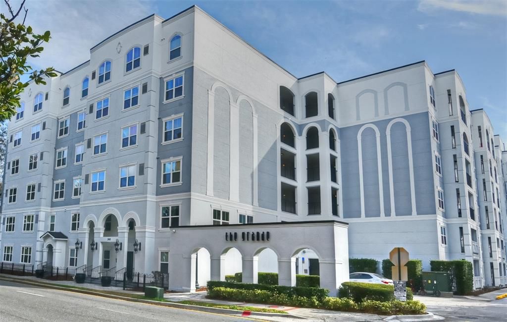 For Sale: $214,900 (1 beds, 1 baths, 685 Square Feet)