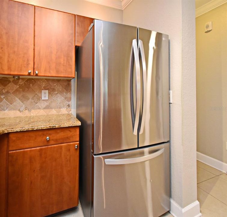 For Sale: $214,900 (1 beds, 1 baths, 685 Square Feet)