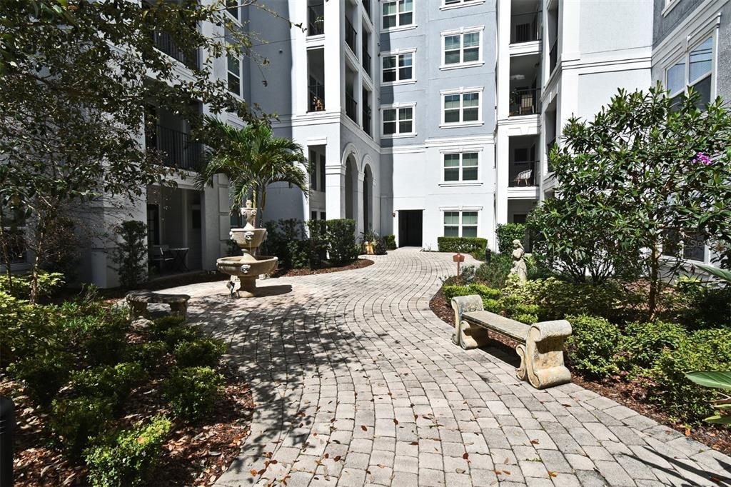 For Sale: $214,900 (1 beds, 1 baths, 685 Square Feet)