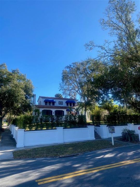 Vendido Recientemente: $780,000 (4 camas, 3 baños, 2720 Pies cuadrados)