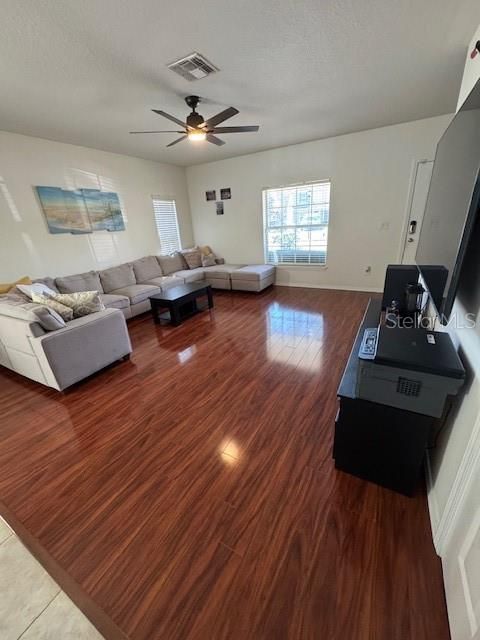 For Sale: $199,900 (2 beds, 2 baths, 1280 Square Feet)