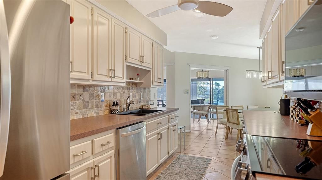Active With Contract: $3,500 (3 beds, 3 baths, 2001 Square Feet)