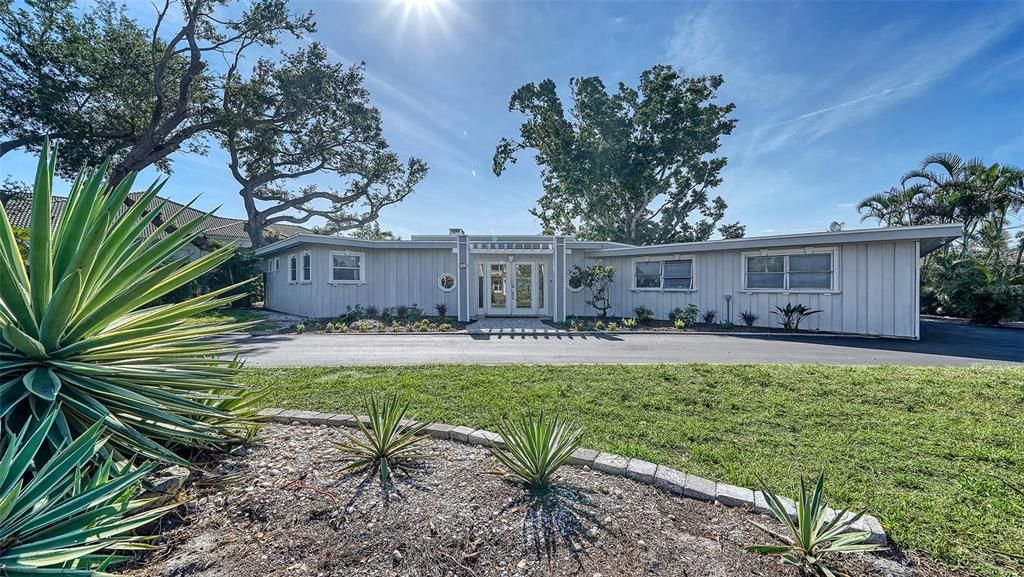 Active With Contract: $3,500 (3 beds, 3 baths, 2001 Square Feet)
