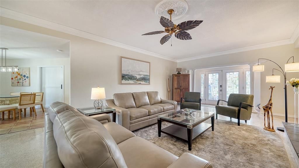 Active With Contract: $3,500 (3 beds, 3 baths, 2001 Square Feet)