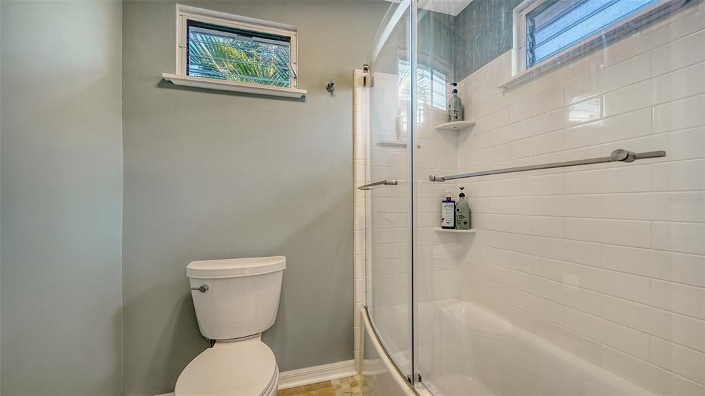 Active With Contract: $3,500 (3 beds, 3 baths, 2001 Square Feet)