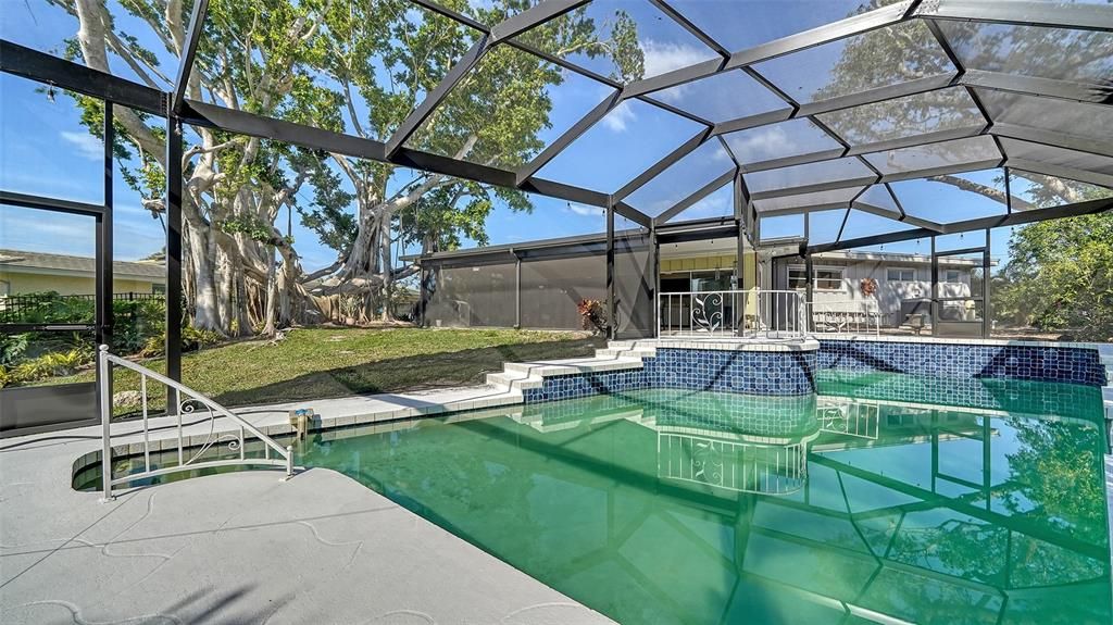 Active With Contract: $3,500 (3 beds, 3 baths, 2001 Square Feet)