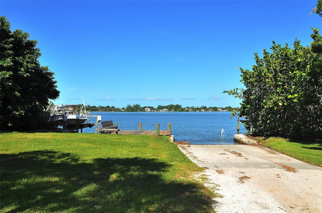 Active With Contract: $3,500 (3 beds, 3 baths, 2001 Square Feet)