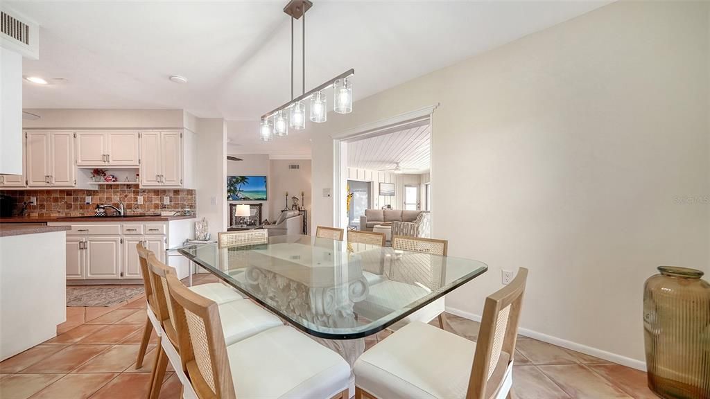 Active With Contract: $3,500 (3 beds, 3 baths, 2001 Square Feet)