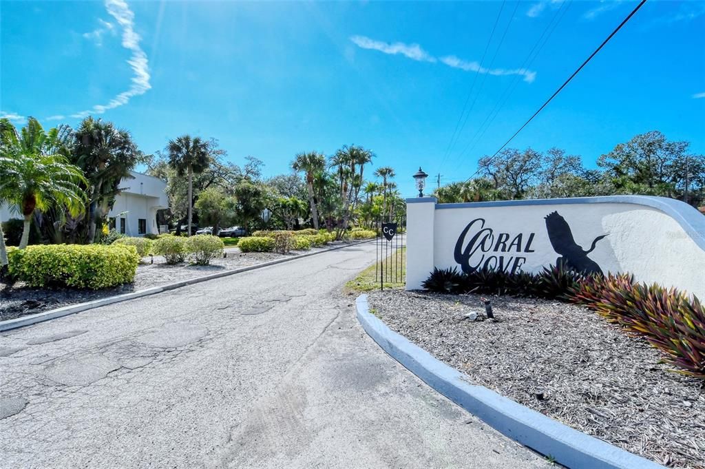 Active With Contract: $3,500 (3 beds, 3 baths, 2001 Square Feet)