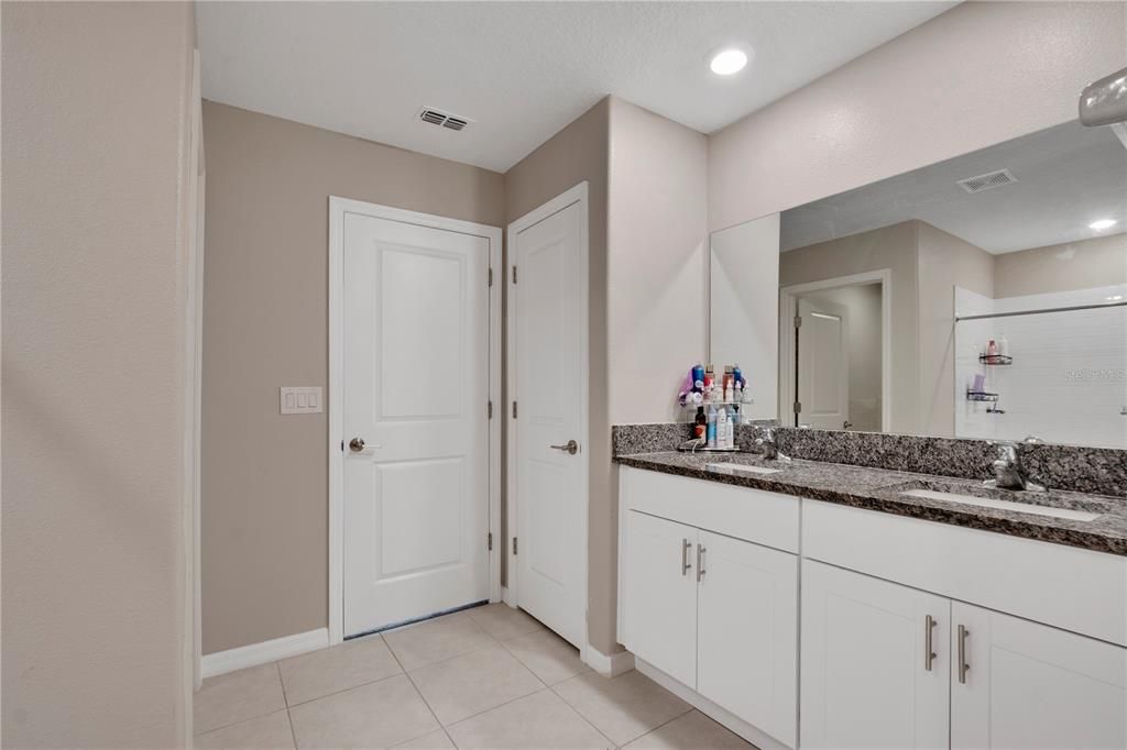 Под контрактом: $334,000 (5 спален, 2 ванн, 2215 Квадратных фут)