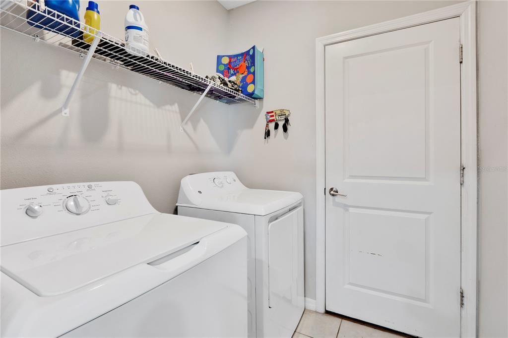 Под контрактом: $334,000 (5 спален, 2 ванн, 2215 Квадратных фут)