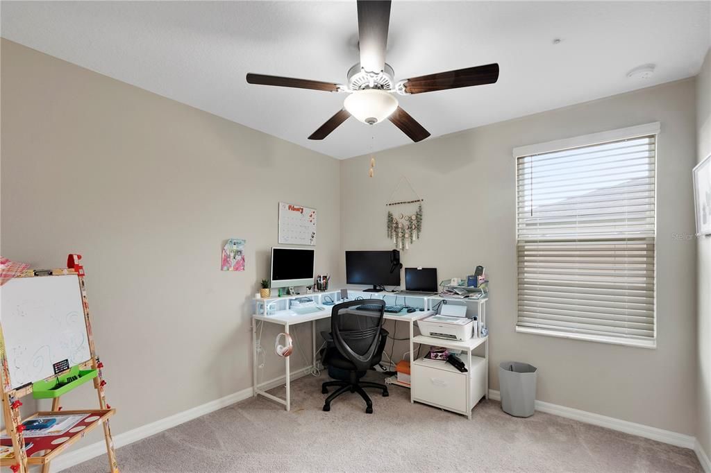 Под контрактом: $334,000 (5 спален, 2 ванн, 2215 Квадратных фут)