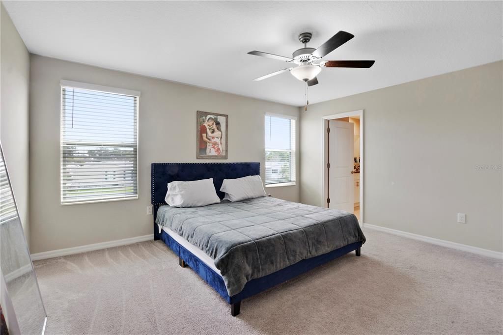 Под контрактом: $334,000 (5 спален, 2 ванн, 2215 Квадратных фут)